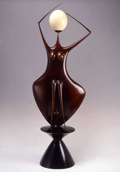 Philippe HIQUILY Gertrude, 1992, bronze patiné et oeuf d'autruche, h.110 cm, ed. 8 + 4 E.A.